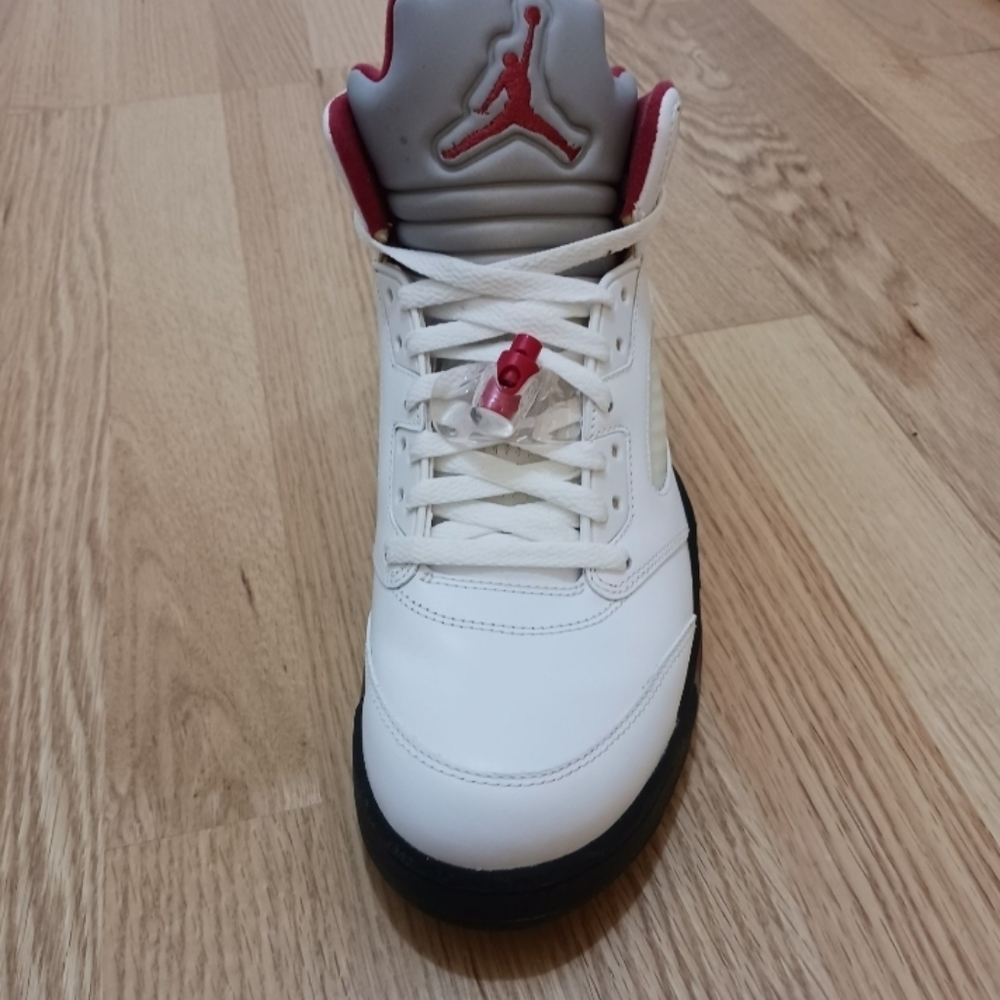 Jordan 5 Retro "Fire-Red" 2013 Basketball Shoes size 9 men/10.5 Women - Picture 11 of 13